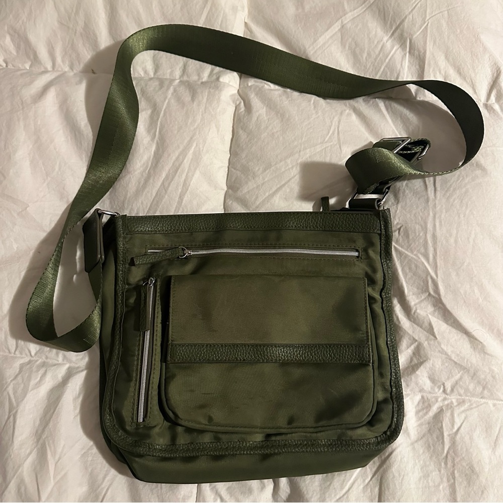 Tommy Bahama Khaki Olive Green Nylon Adjustable Crossbody Travel Bag